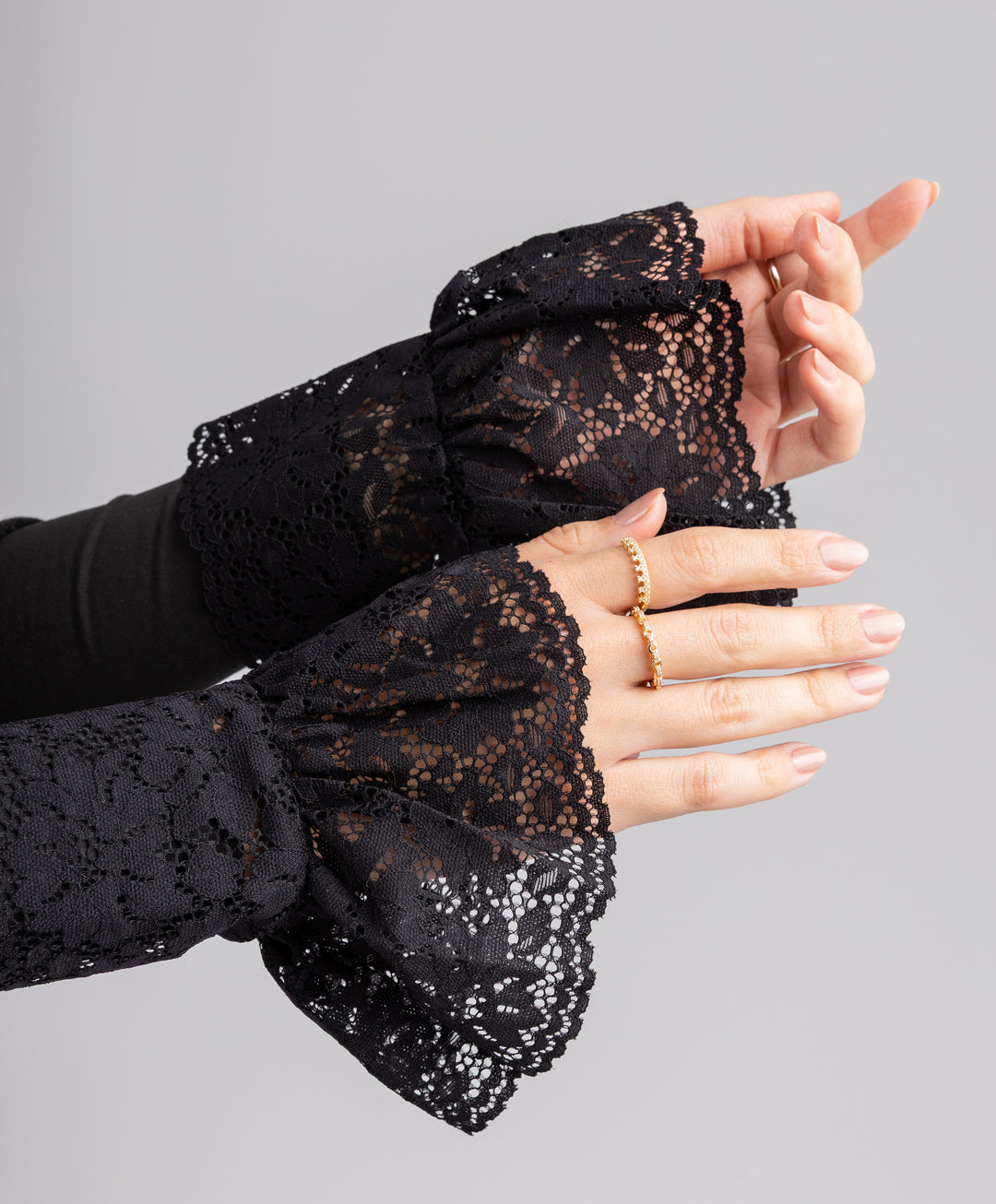 Mini Lace Sleeves