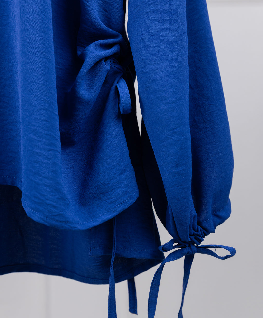 Essential Tie shirt
